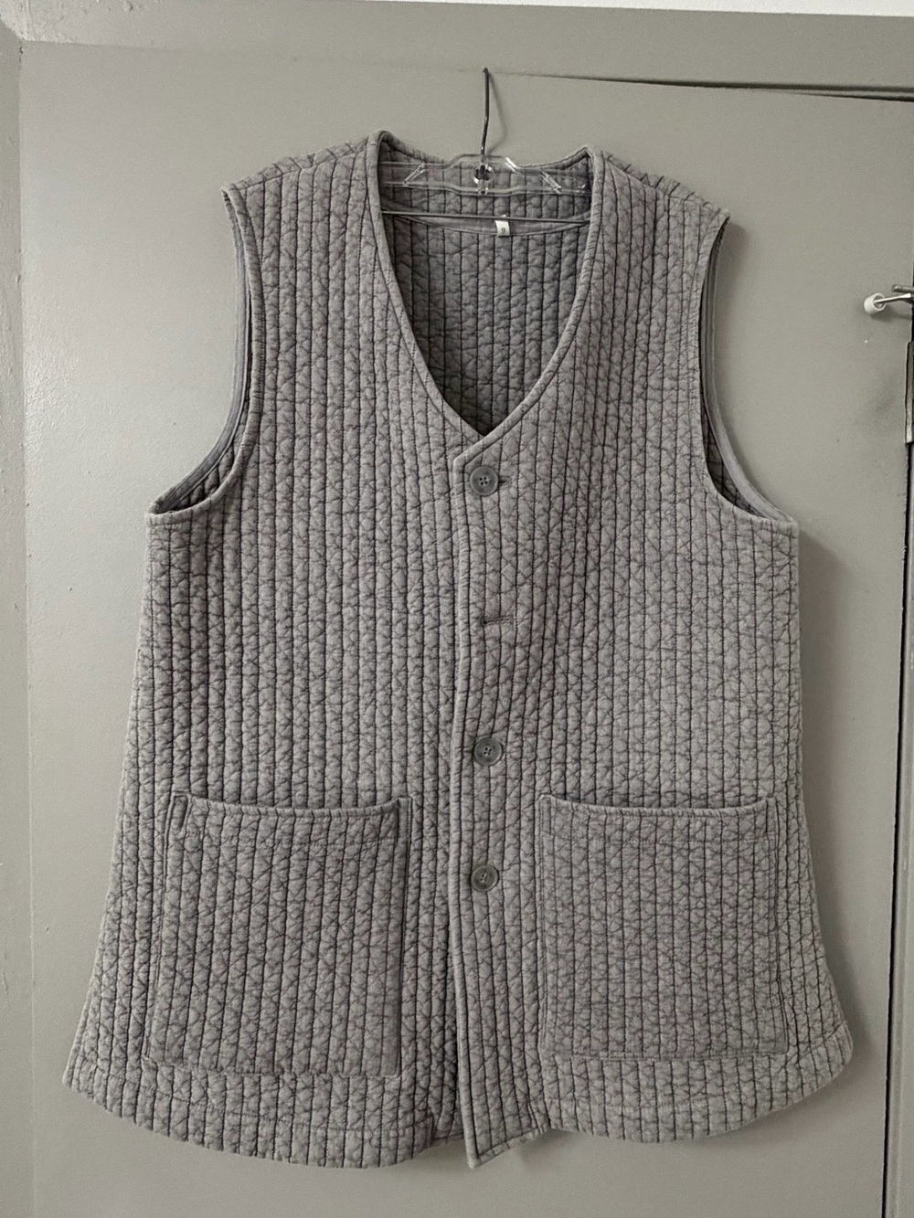 Quilted Gray Button Front Vest Sleeveless Pocketed Lightweight See Measurements